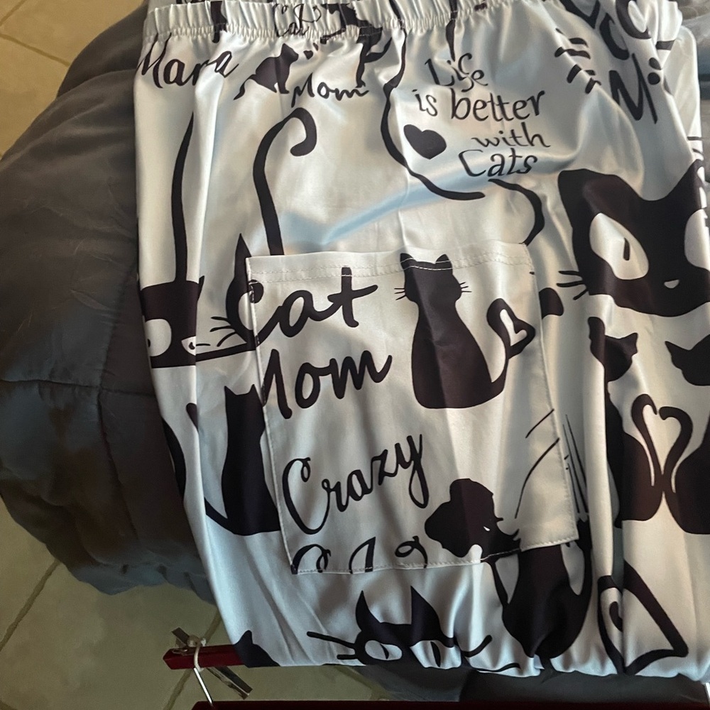 Cat Mom Graphic Lounge Pants - Black on Cream - Picture 2 of 4